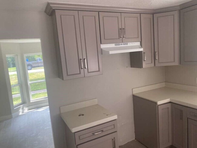 Foto del edificio - 529 Brandon Rd