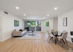 Building Photo - 5411 Tyrone Ave