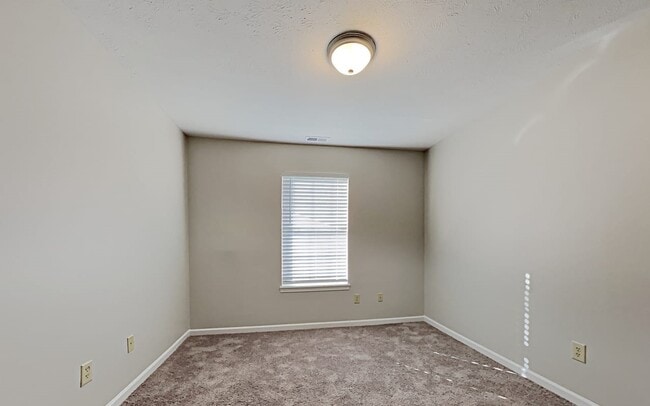 Foto del edificio - 14916 Oak Rd