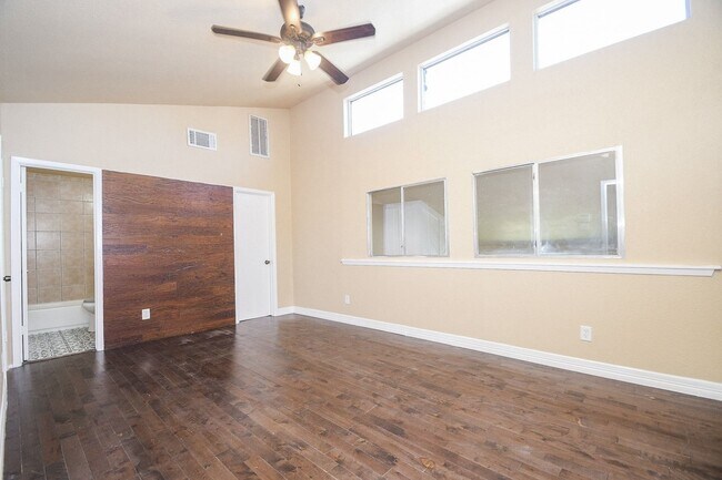 Building Photo - 11330 Bandlon Dr