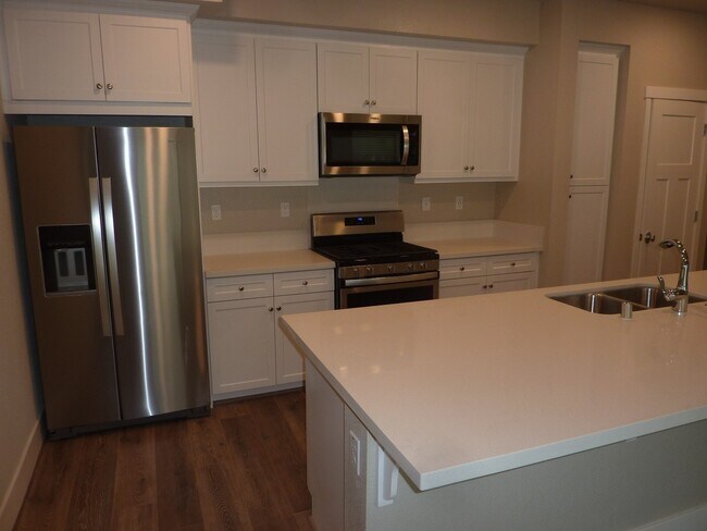 Foto del edificio - Spacious 3-Bed, 2.5-Bath Home in Tahoe Par...