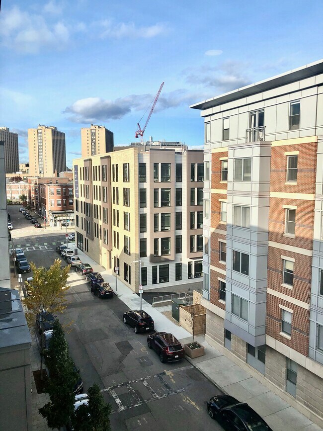 Building Photo - 6 Buswell St