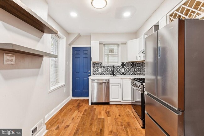 Foto del edificio - 5210 Rodman St