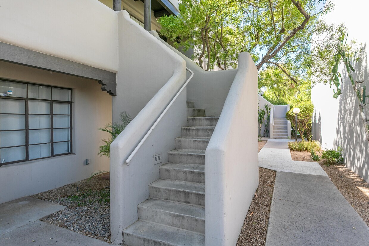 Foto principal - 1449 E Highland Ave
