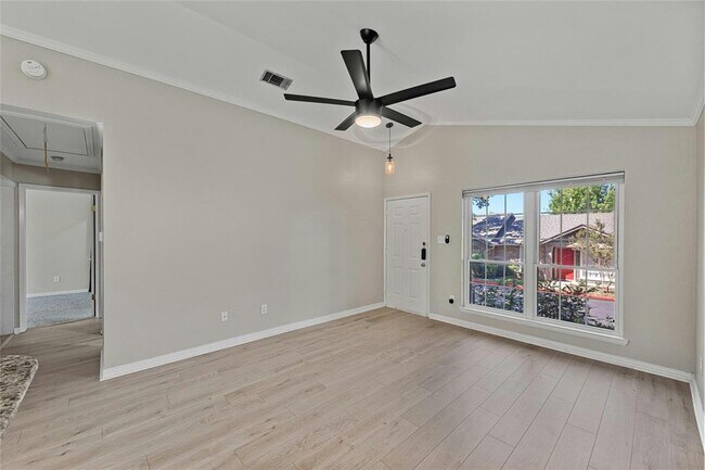 Building Photo - 1015 E Yager Ln