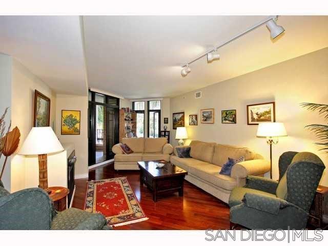 Foto del edificio - 500 W Harbor Dr