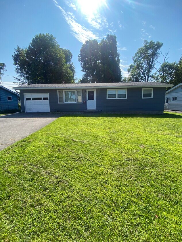 Primary Photo - 25 Royal Brook Ln