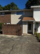 Building Photo - 210 Sharon Ct