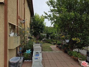 Building Photo - 1233 Tamarind Ave