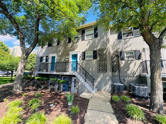 Building Photo - 404 N Armistead St
