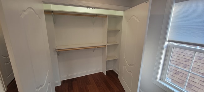 Building Photo - 6119 N Wolcott Ave