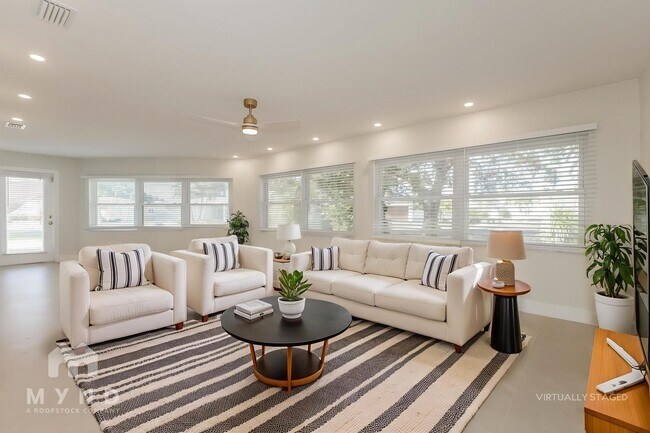 Foto del edificio - 10100 Paradise Blvd