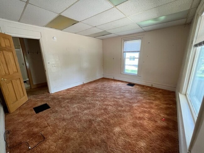 Building Photo - 330 S. Stewart Ave