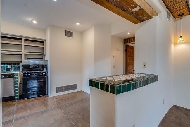 Foto del edificio - PENDING / RENTED