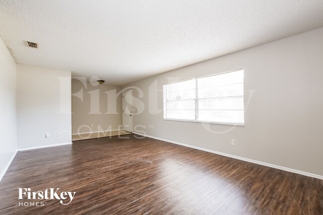Foto del edificio - 1701 Freeman Dr