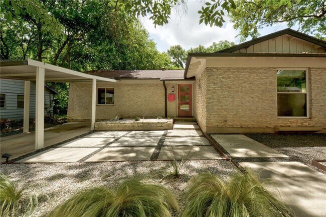 Building Photo - 2711 Sherwood Ln