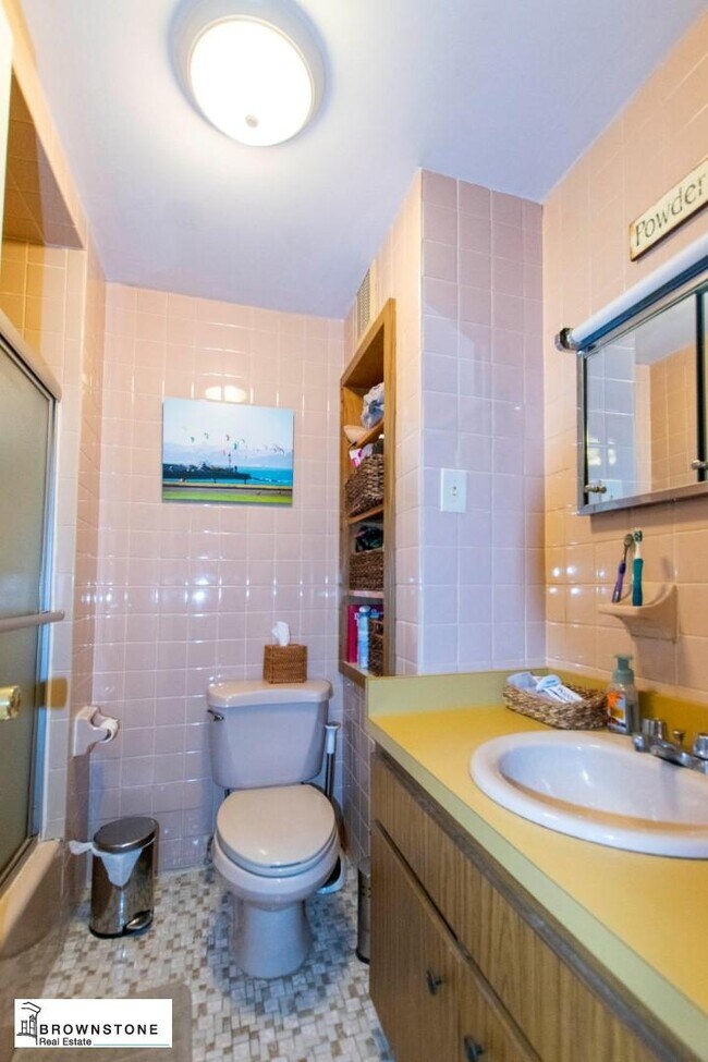 Building Photo - Carroll Gardens Brownstone One Bedroom