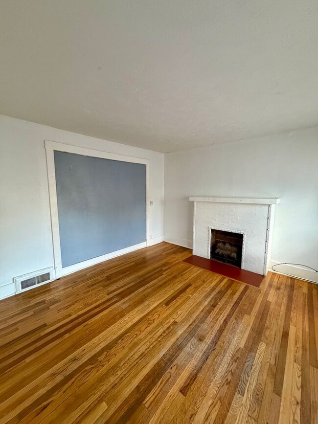 Building Photo - 3303 Poppleton Ave