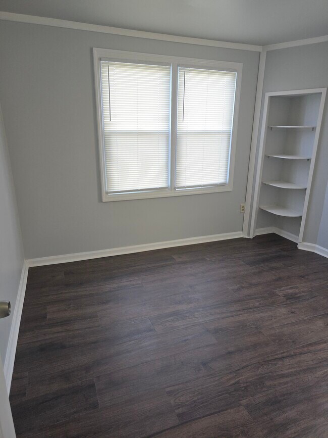 Foto del edificio - 1932 Magellan Ave