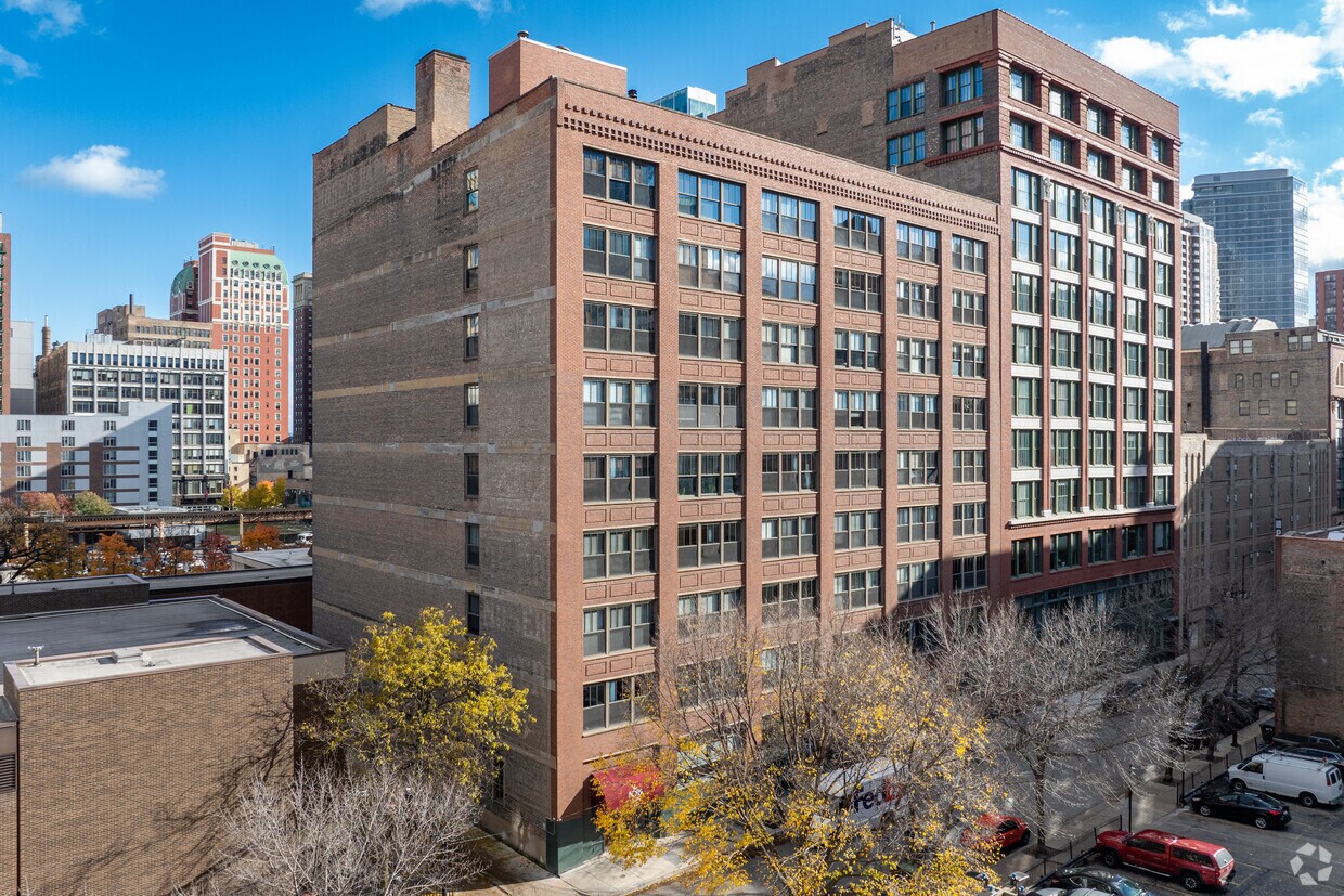 621 S Plymouth Ct - The Moser Building