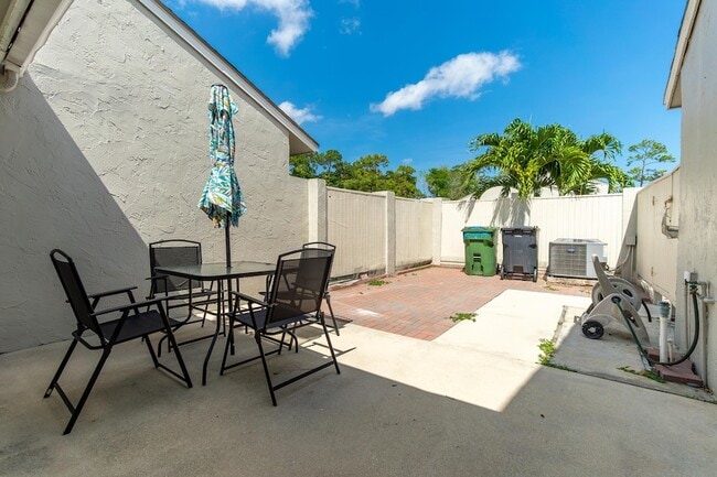 Photo - 12858 Spinnaker Ln House