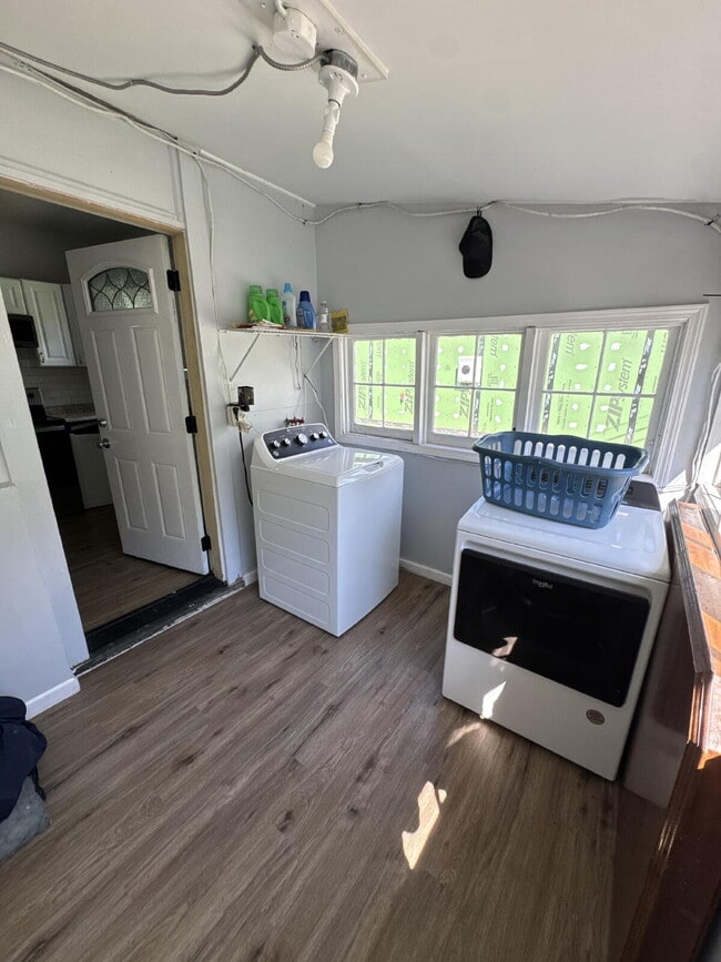 Building Photo - Spacious 3BR/2BA Home in Lafayette – Pet Friendly + Shared Laundry!