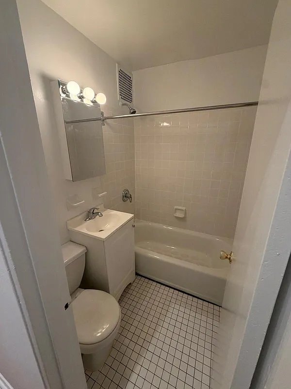 Foto del edificio - 119 E 83rd St