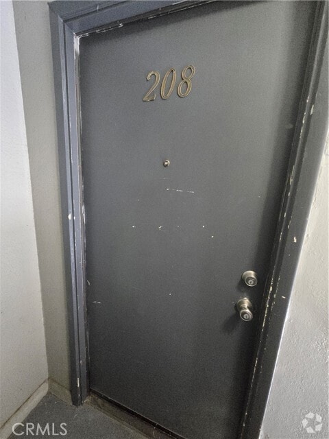 Building Photo - 618 W Dryden St