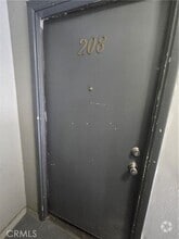 Building Photo - 618 W Dryden St