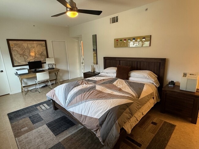 Foto del edificio - 255 S Avenida Caballeros