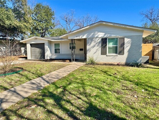 Foto del edificio - 1304 Hillcrest Dr