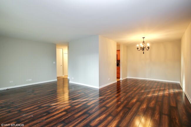 living/dining room - 1615 E Central Rd