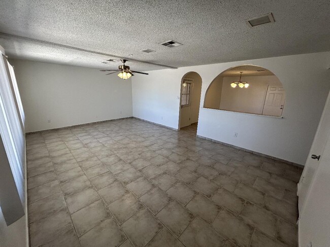 Building Photo - 6221 W Claremont St