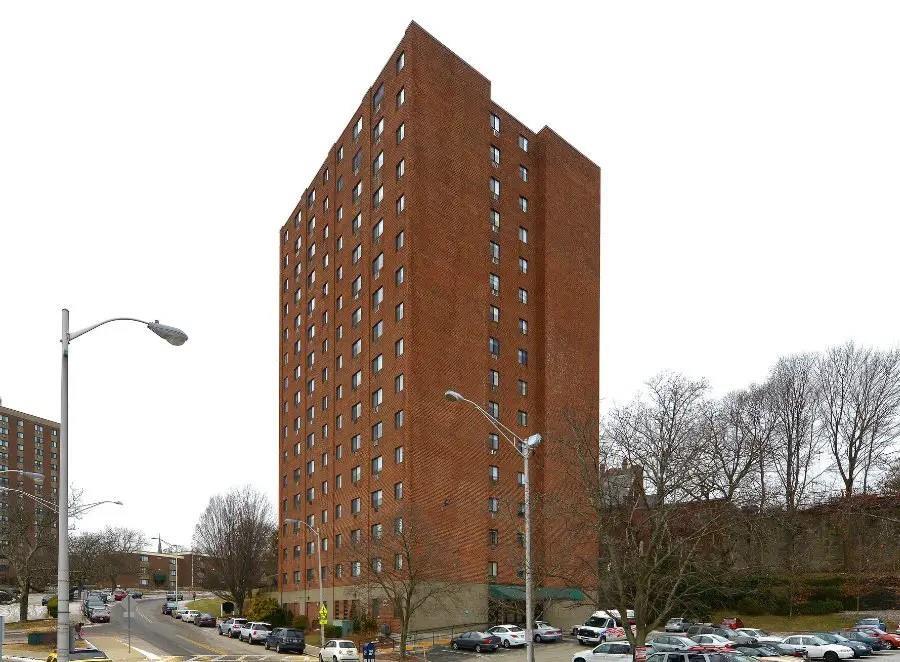Primary Photo - 75 East Ave
