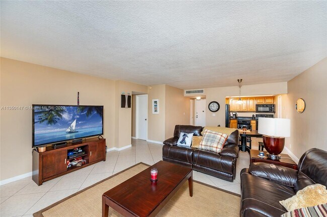 Foto del edificio - 100 Golden Isles Dr
