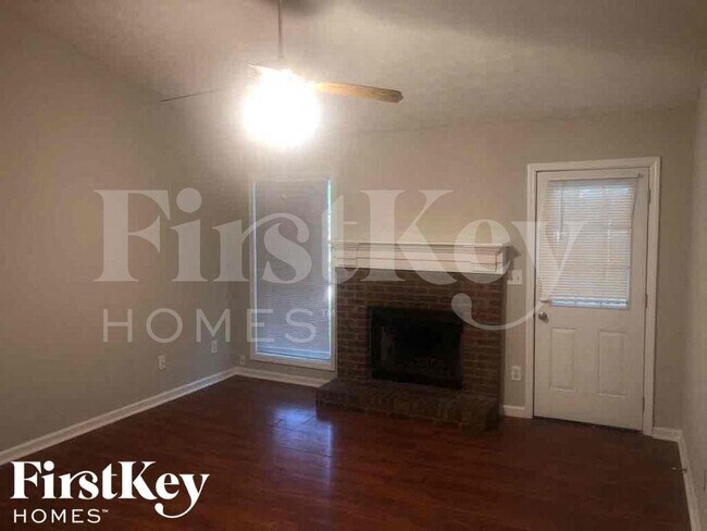 Foto del edificio - 319 Hills Point Rd