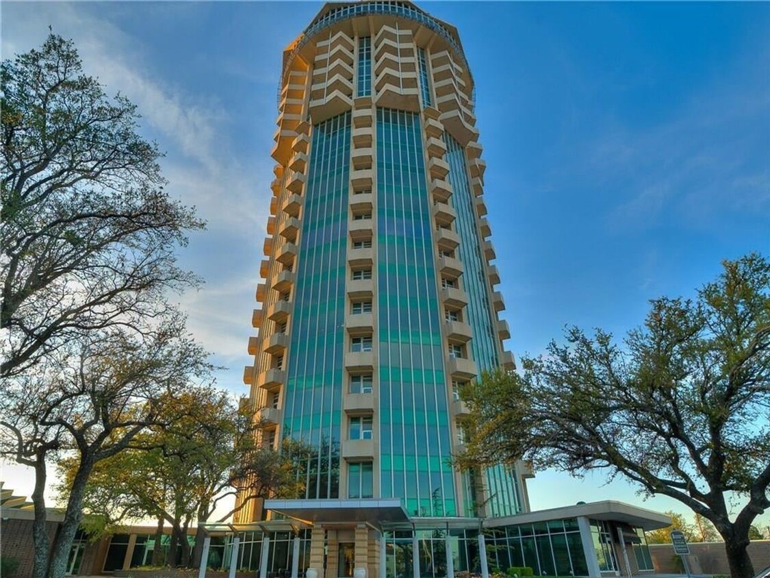 Primary Photo - Luxury 2 Bed 2.5 Bath Condo in Central OKC