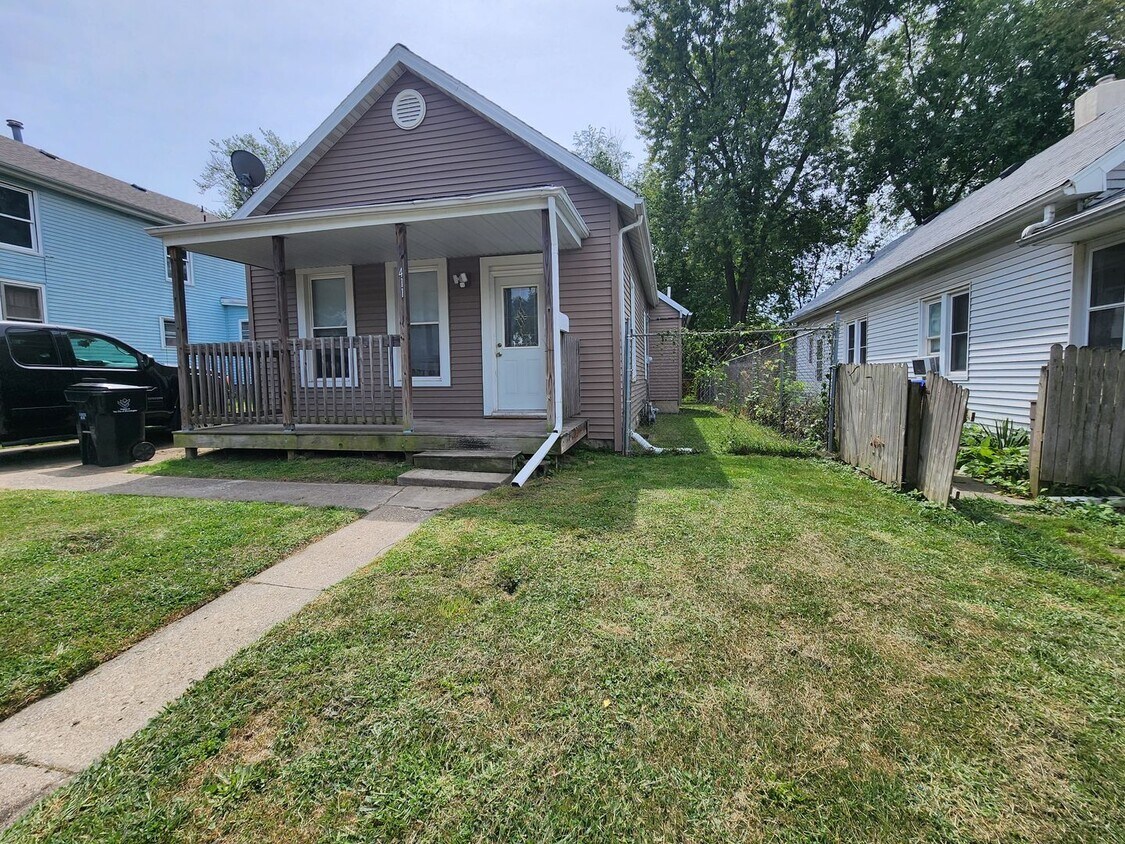 Primary Photo - 2 Bedroom Home in Bloomington!
