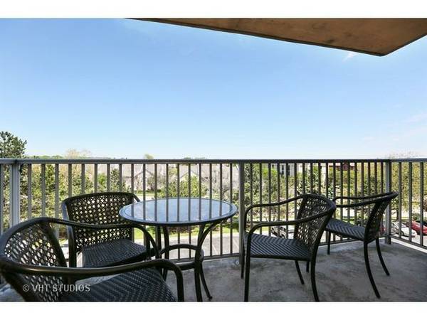 Building Photo - 2222 S Stewart Ave