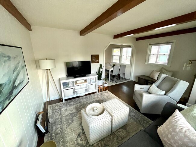 Building Photo - 1821 Johnson St NE