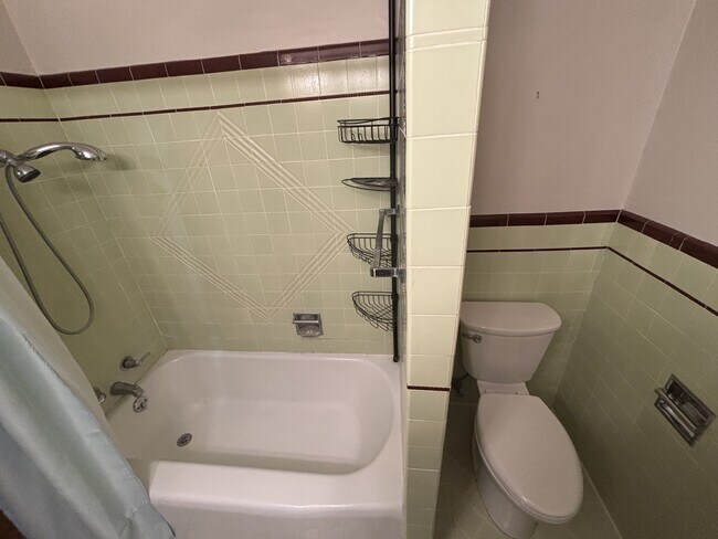 Foto del edificio - 2416 N Riverlawn Dr