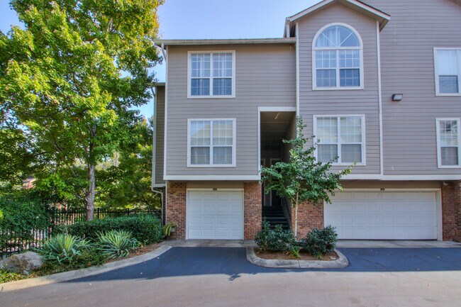 Building Photo - 2065 Stokes Ln