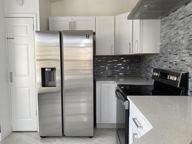 Foto del edificio - 2361 Harbor Town Dr