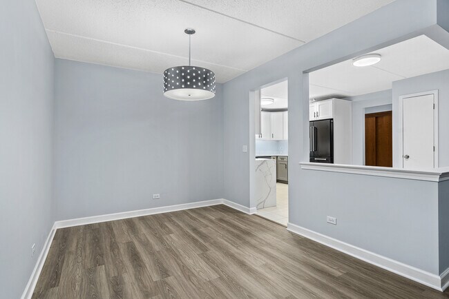 Building Photo - 5320 N Lowell Ave