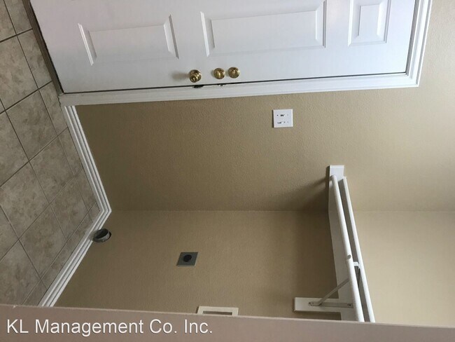 Building Photo - 960 Sierra Vista Ct