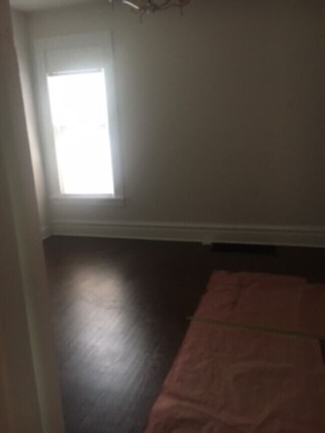 Foto del edificio - 1354 Forsythe Ave
