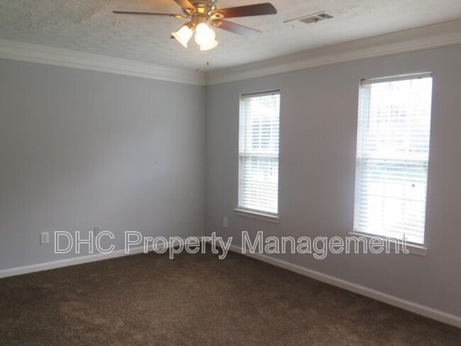 Foto del edificio - 6510 Charter Way