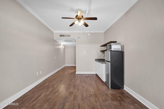 Foto del edificio - 5753 W Glendale Ave