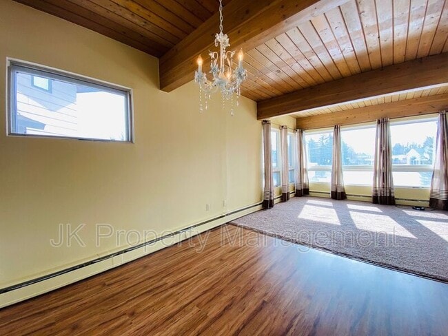 Building Photo - 1546 Meadowlark Dr