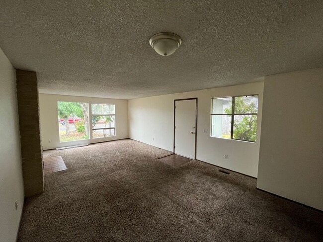 Building Photo - 2-Bed, 1-Bath Duplex, Mount Vernon